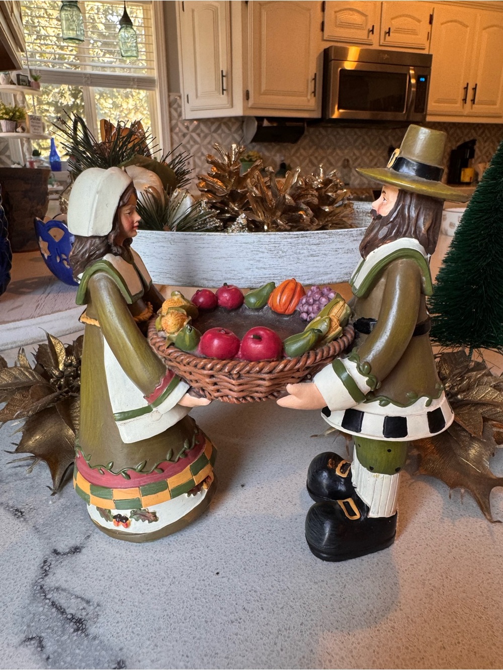 VTG Thanksgiving Pilgrim Couple Harvest Basket Centerpiece Figurine Folk Art